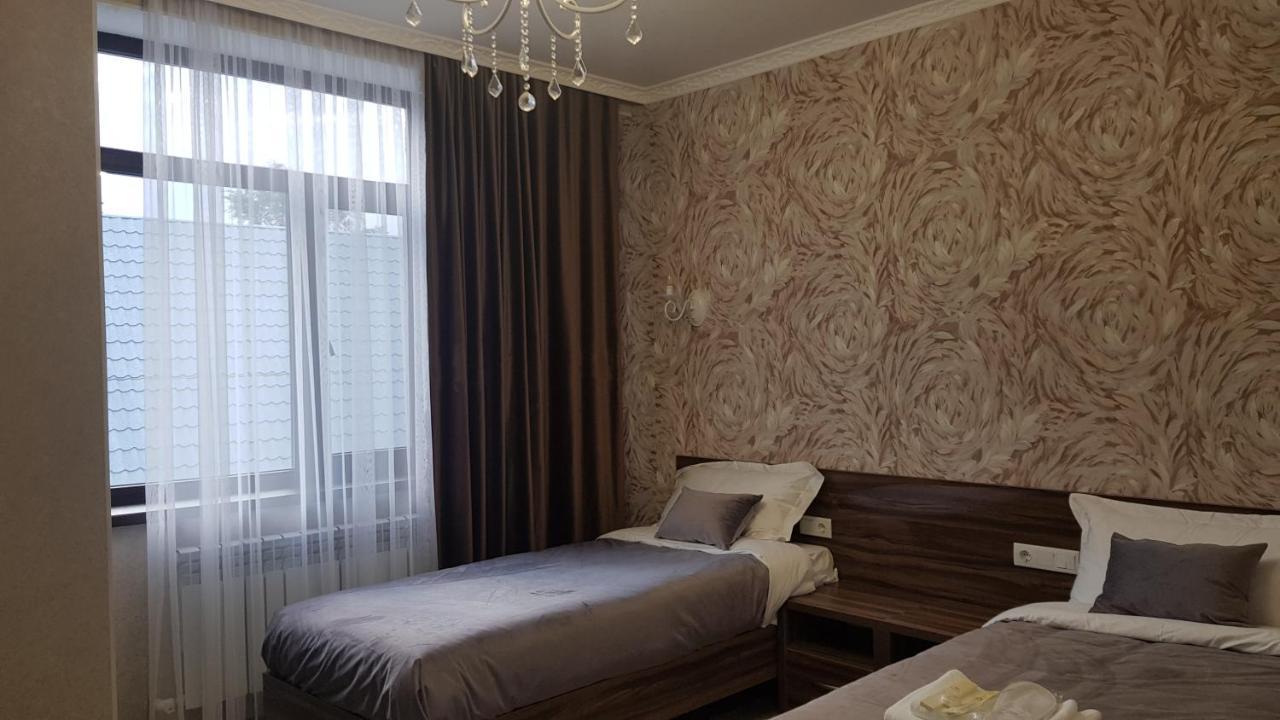 Nomad Hotel Bishkek Halal エクステリア 写真