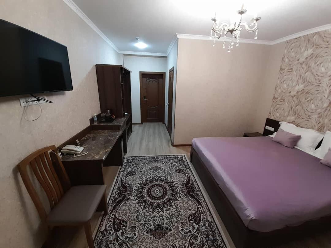 Nomad Hotel Bishkek Halal エクステリア 写真