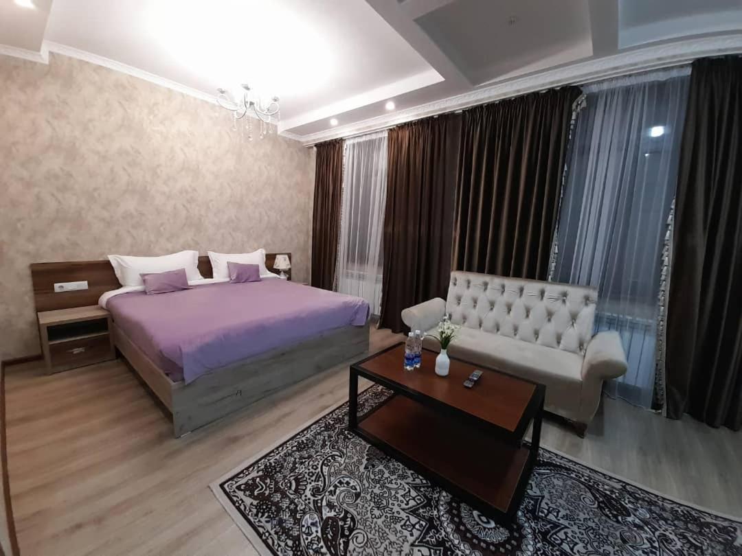Nomad Hotel Bishkek Halal エクステリア 写真