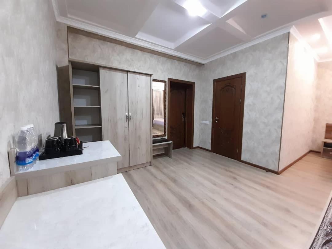 Nomad Hotel Bishkek Halal エクステリア 写真